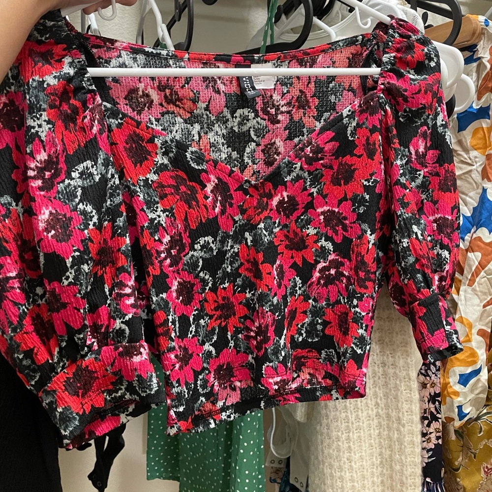 H&M floral puff sleeve top